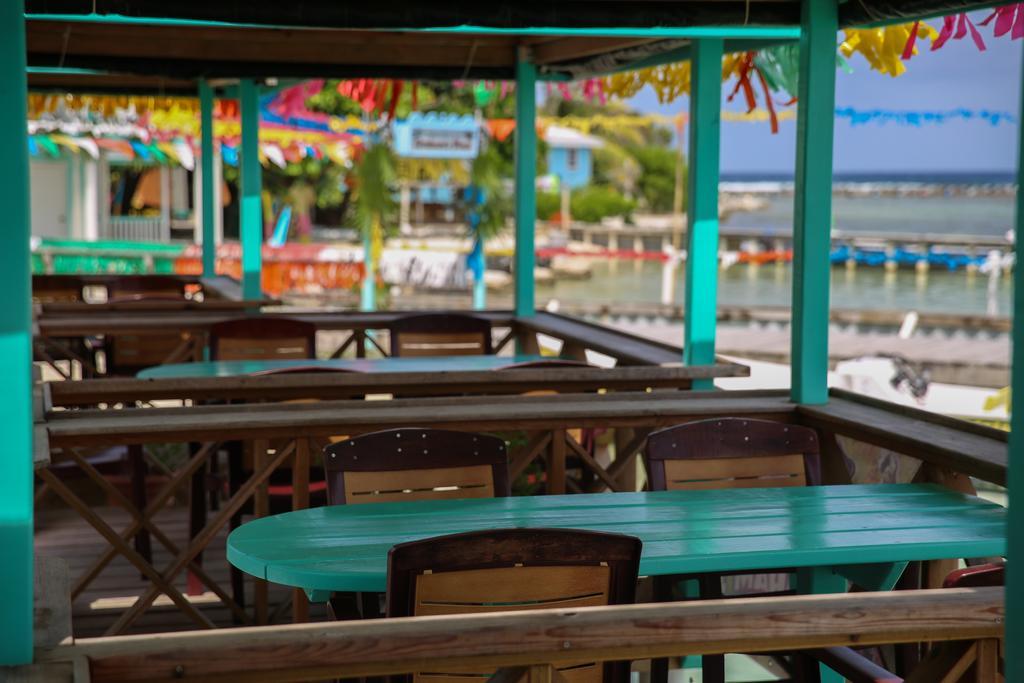 Graham'S Place Guanaja Exterior photo